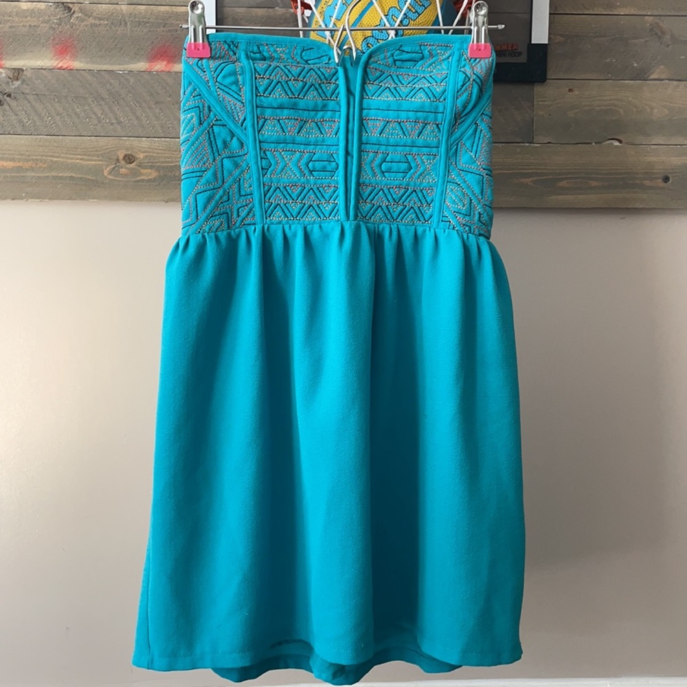 like new strapless dress size M